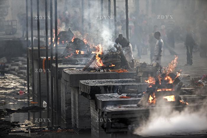 尼泊尔烧尸庙火葬全程图片